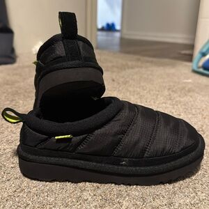 Little boys ugh slipper size 13